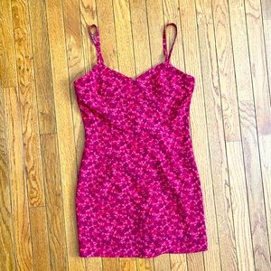 Express, US 4, wine red floral pattern